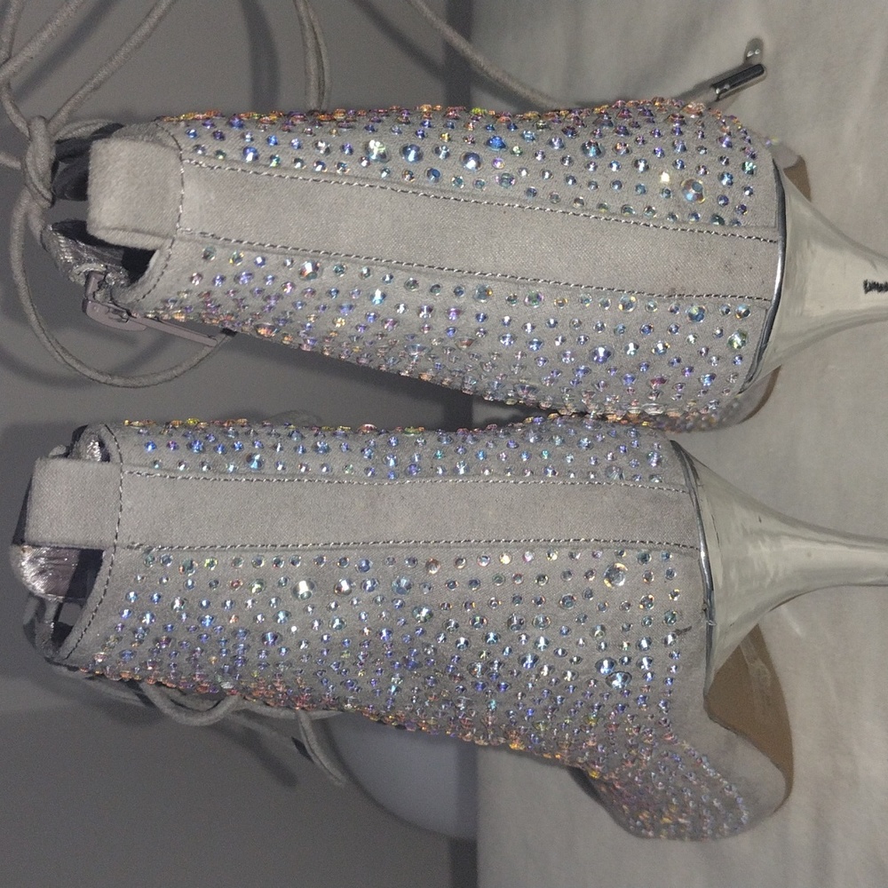 Shoes - Picture 7 of 8